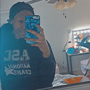 Meet your Posher, Devin